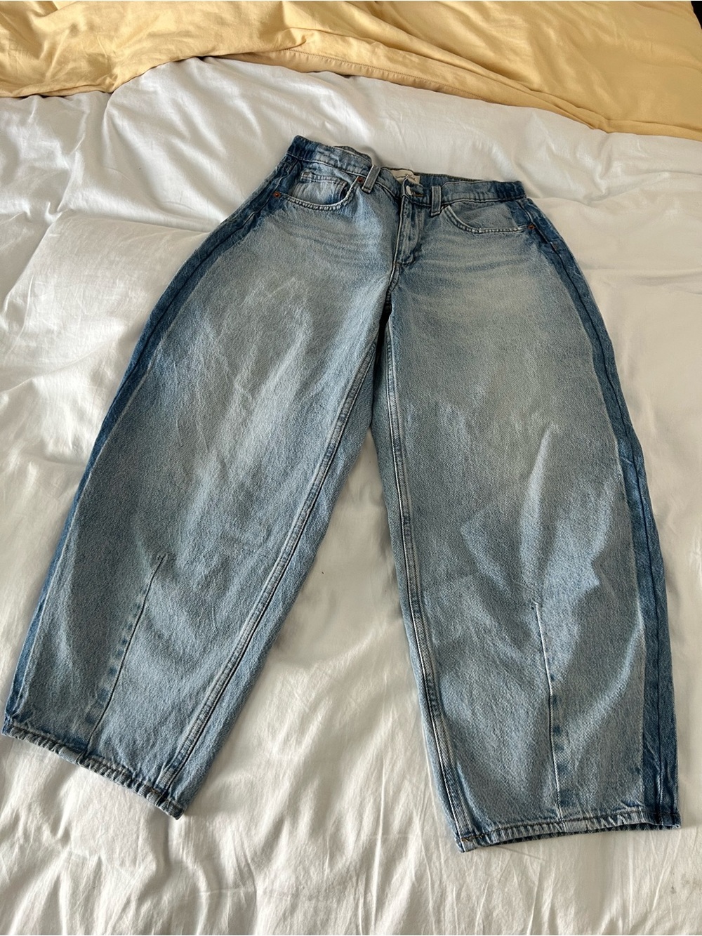 Universal Thread Light Blue High-Rise Easy Barrel Jeans